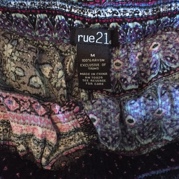 Rue 21 Floral Pattern Shorts with Flower Lace - Picture 4 of 6